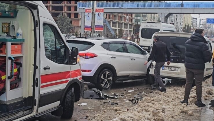 Elazığ’da otomobil ile taksi çarpıştı: 1 yaralı