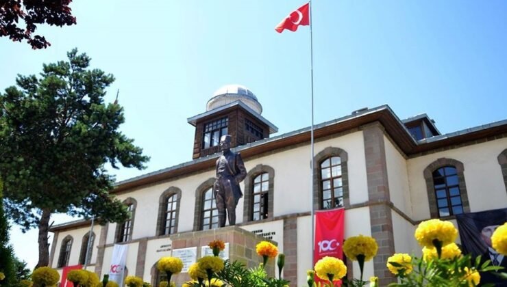 Erzurum Kongre Binası ziyaretçilere kapatıldı