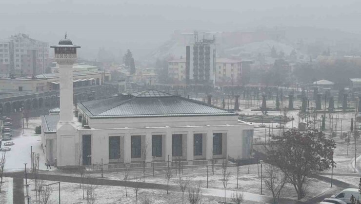 Gaziantep’te beklenen kar yağışı etkisini göstermeye başladı