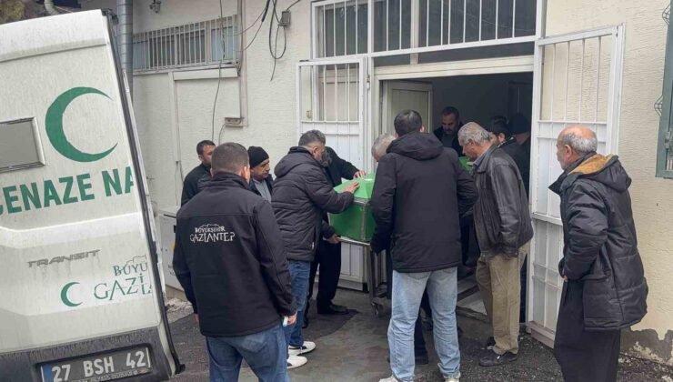 Gaziantep’te otomobil tıra arkadan çarptı: 3 kardeş hayatını kaybetti