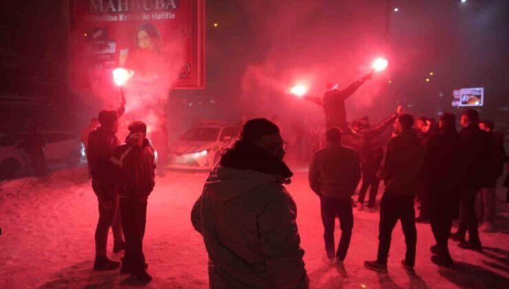 Gaziantep’te yeni yıl kar yağışı altında coşkuyla kutlandı