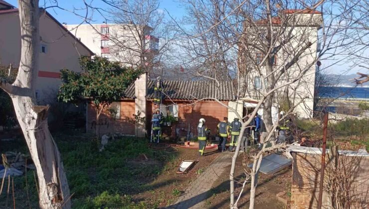 Gecekonduda çıkan yangın büyümeden söndürüldü