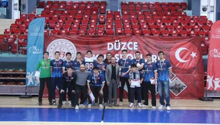 Genç erkekler futsal heyecanı sona erdi
