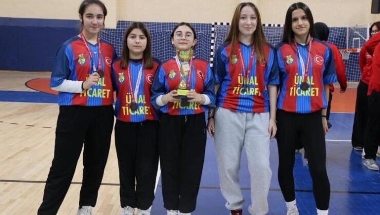 Gençler Badminton müsabakaları sona erdi