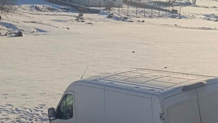Gercüş’te minibüs şarampole devrildi: 3 yaralı