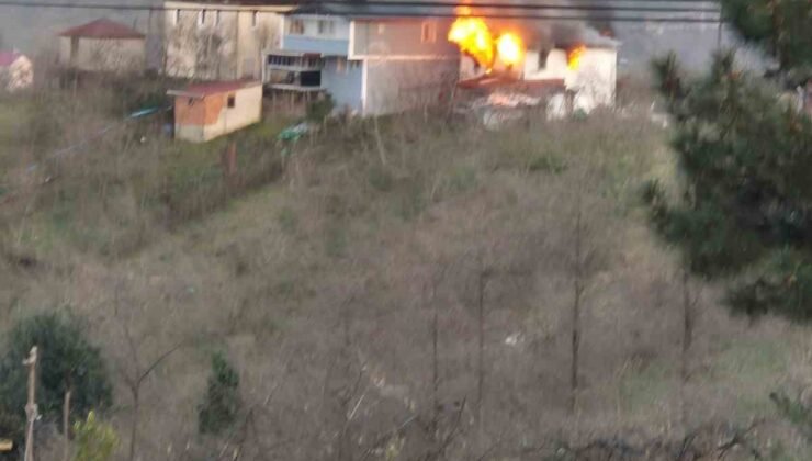 Giresun’da iki katlı ev alev alev yandı