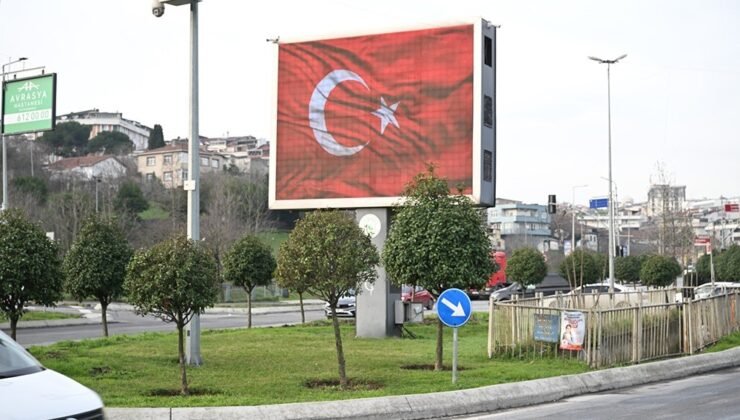 Hain provokasyona karşı Gaziosmanpaşa’da ekranlar Türk bayraklarıyla donatıldı