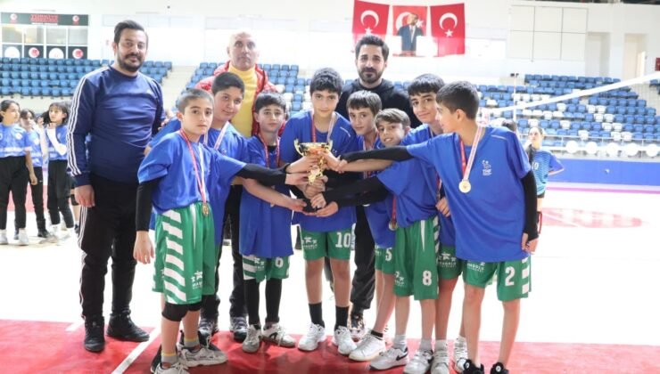 Hakkari’de Küçükler Voleybol İl Birinciliği sona erdi