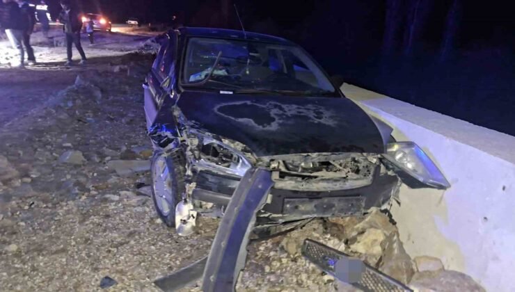 Hisarcık’ta otomobil ile motosiklete çarpıştı: 2 yaralı