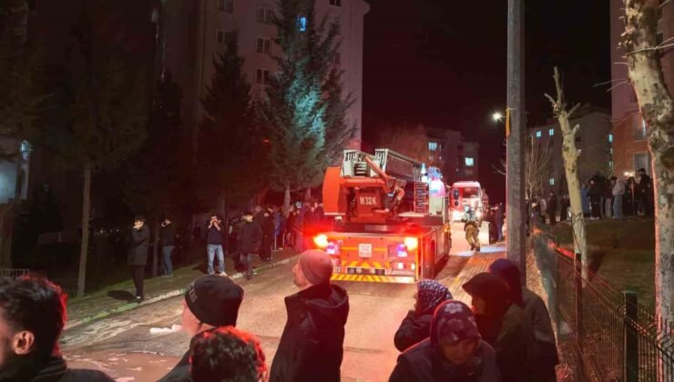 İnegöl’de ev yangını: 1’i çocuk 3 kişi dumandan etkilendi