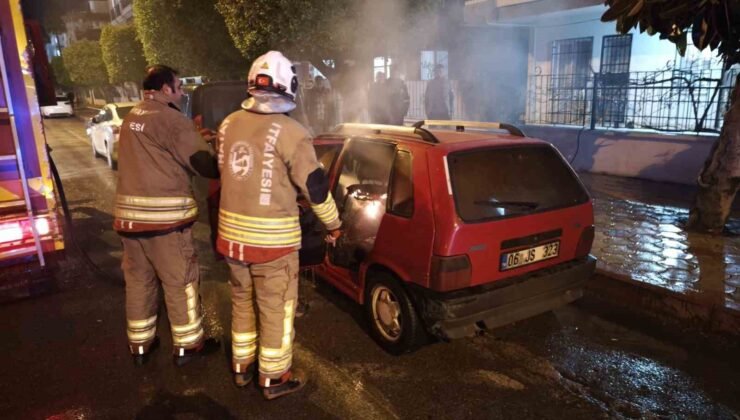 İskenderun’da otomobil yangını