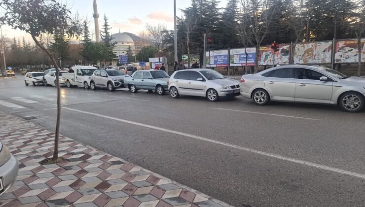 Isparta’da 7 aracın karıştığı zincirleme kaza