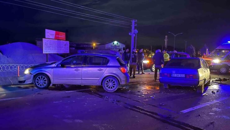 Isparta’da çarpışan otomobillerin sürücüleri hafif yaralandı