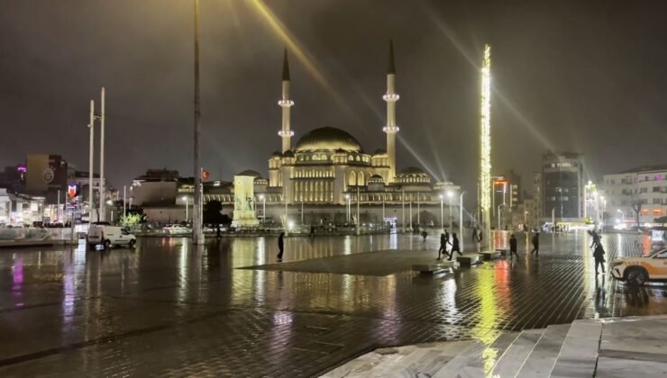 İstanbul’da fırtına ve yağmur