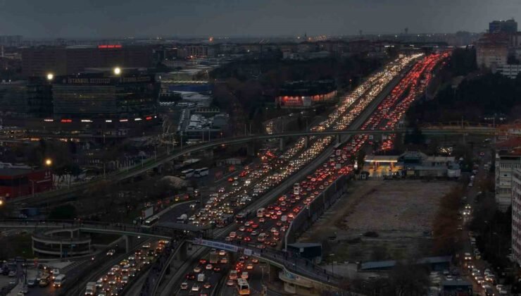 İstanbul’da yüzde 90’a varan trafik havadan görüntülendi