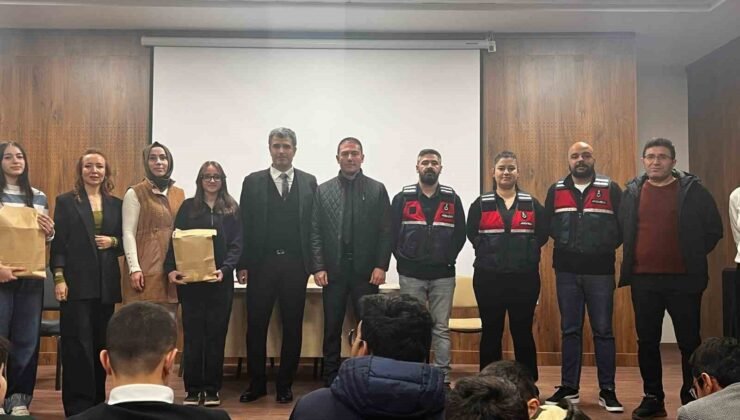 Jandarmadan öğrencilere sosyal medya güvenlik eğitimi