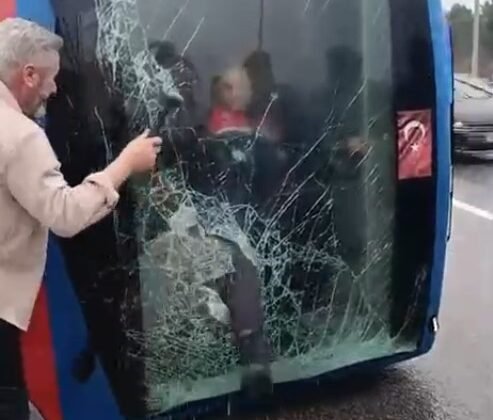 Kağıthane’de devrilen cezaevi nakil aracından yaralıların kurtarılma anları görüntülendi