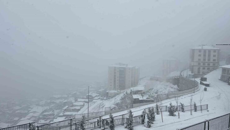 Kahramanmaraş’ta 61 yol ulaşıma kapandı