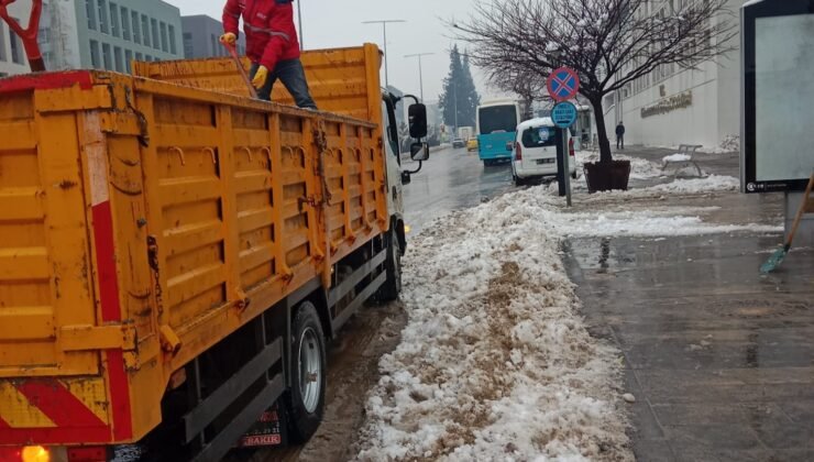 Kahramanmaraş’ta karla mücadele sürüyor