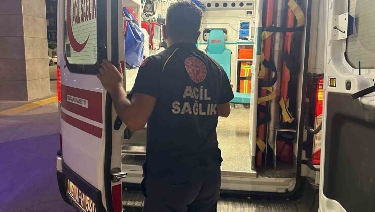 Kar temizlemek isteyen vatandaş çatıdan düştü
