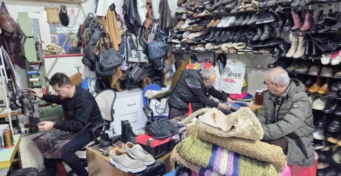 Kara kış ayakkabı tamircilerini ısıttı