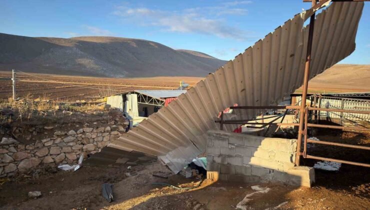 Karaman’da fırtınada uçan çatının altında kalarak yaşamını yitirdi