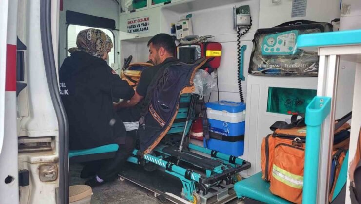 Karla mücadele ekipleri yolları açıyor, hastalara zamanında müdahale yapılıyor