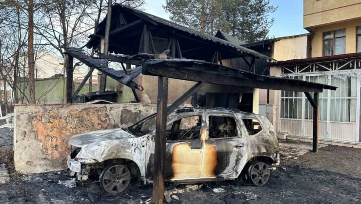 Kastamonu’da park halindeki cip yandı