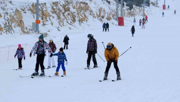 Kayak tutkunları Ergan’da buluştu