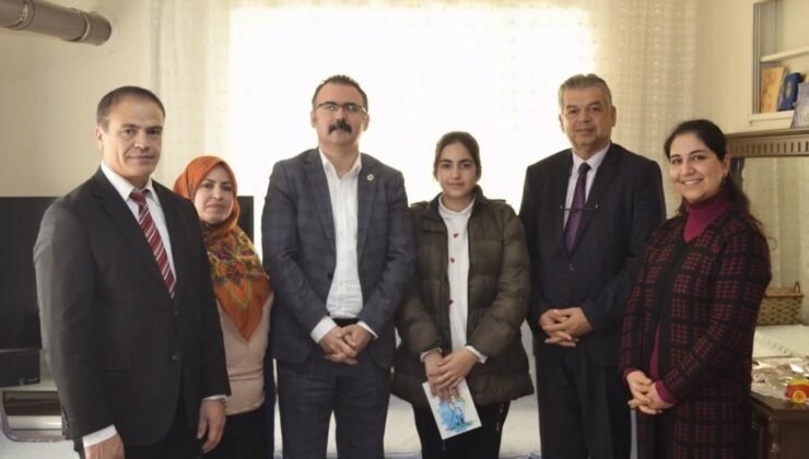 Kaymakam Ateş, öğrencilerin evine misafir oldu
