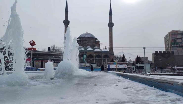 Kayseri buz tuttu: 2 ilçede hava sıcaklığı -23 olarak ölçüldü