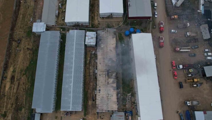 Kentin dört bir yanından görülen şehir hastanesi yangını kontrol altına alındı