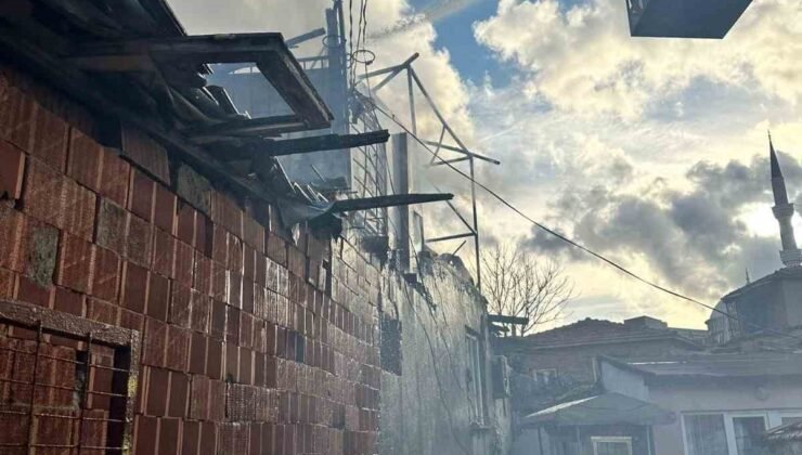 Keşan’da çatı yangını
