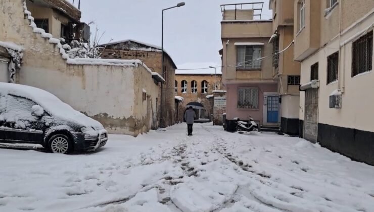 Kilis’te kar yağışı etkili oluyor