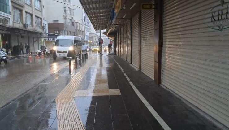 Kilis’te sağanak yağış etkili oluyor