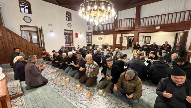 Kırka Mahallesi sakinleri 2026 yılının ilk sabah namazını birlikte kıldı