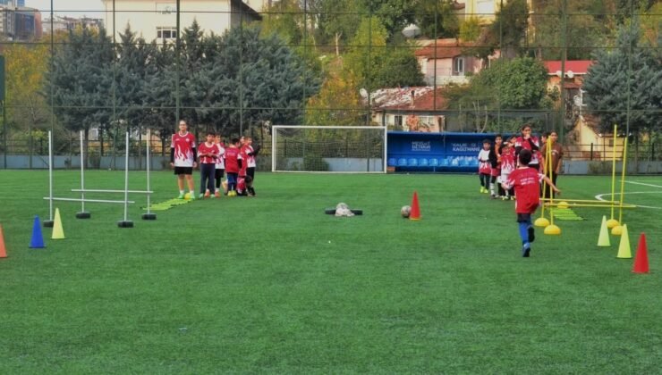 Kış spor okullarında futbol antrenmanları tüm hızıyla sürüyor