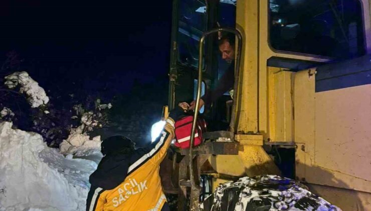 Köyde mahsur kalan çift 5 saatlik çalışma sonucu hastaneye sevk edildi