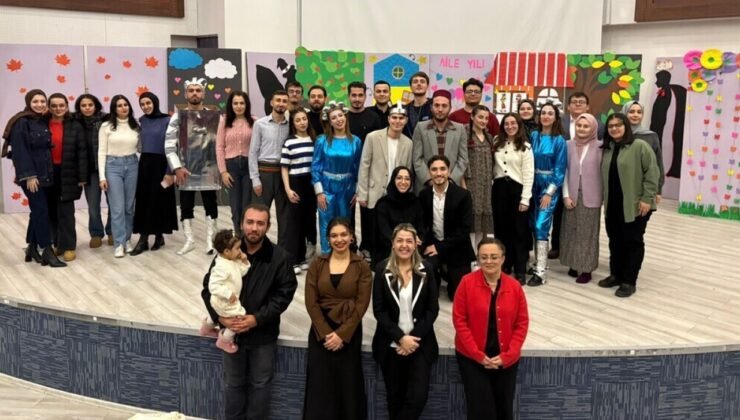 Kütahya’da “Aile Yılı” tiyatro etkinliği ilgi gördü
