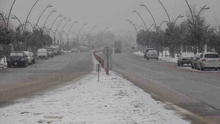 Malatya’da kar yağışı nedeniyle kamu personeline idari izin ve motosikletlere trafik yasağı