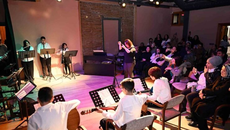 Mersin’de çocuk kampüsü öğrencilerinden sanat şöleni