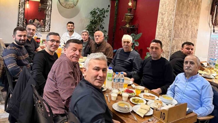 Mesai arkadaşlarından 40 yıllık sağlık emekçisine vefa gecesi