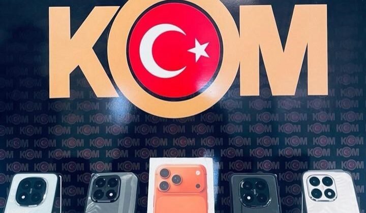 Muş’ta kargo paketinden kaçak telefon çıktı