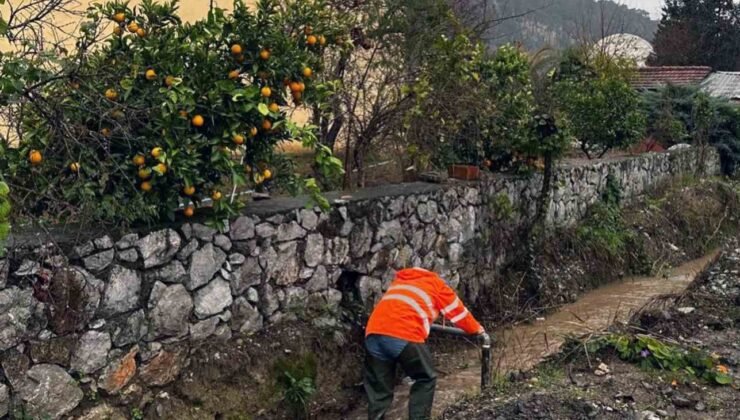 MUSKİ ekiplerinden yağmur mesaisi