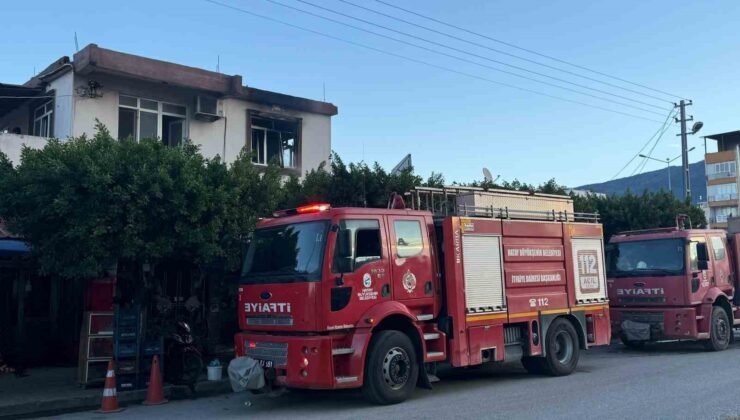 Müstakil ev alevlere teslim oldu