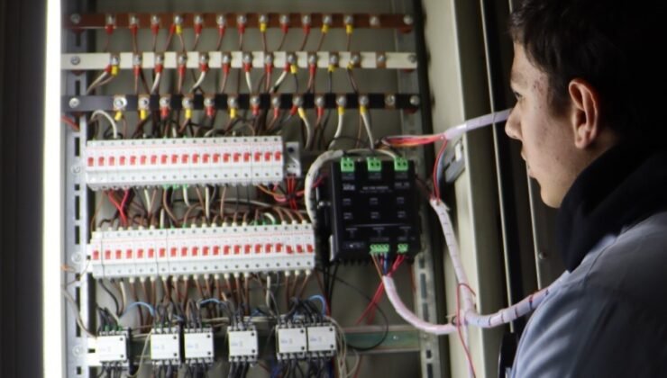 Öğrencilerden enerji tasarrufu sağlayan sistem