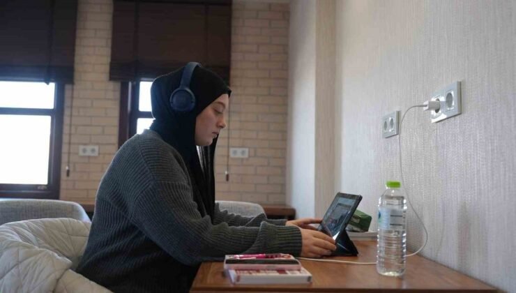 Öğrencilerin yeni mekanı Yahya Kemal Kitap köşkü oldu