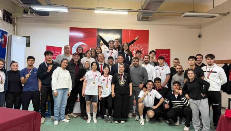 Okul sporları gençler halter müsabakaları tamamlandı
