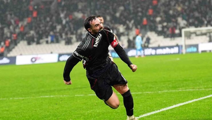 Orkun Kökçü gollerine devam ediyor