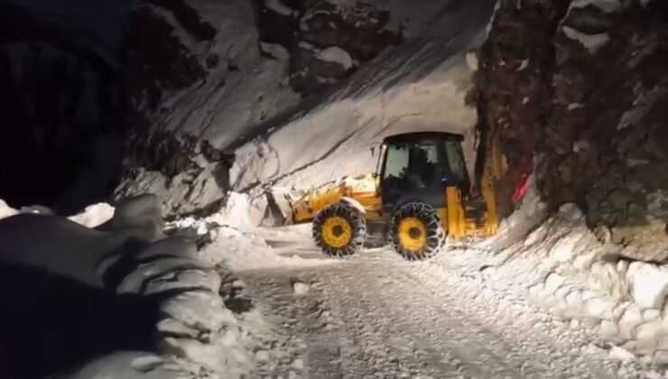 Pervari’de çığ düşen yol ulaşıma açıldı